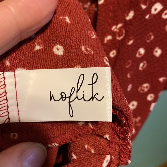 Noflik Women’s Medium Burgundy Wrap Top. Never worn. - Picture 2 of 5